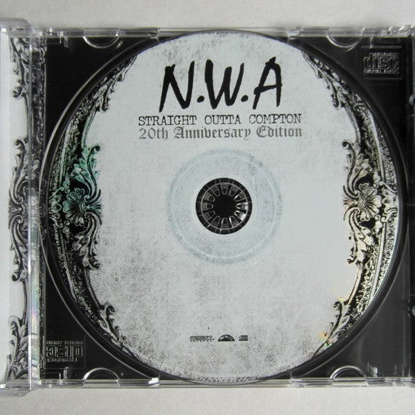 straight-outta-compton-(20th-anniversary-edition)