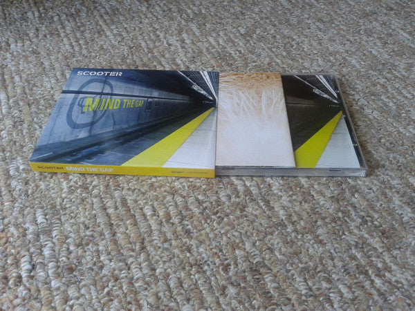 mind-the-gap-(deluxe)