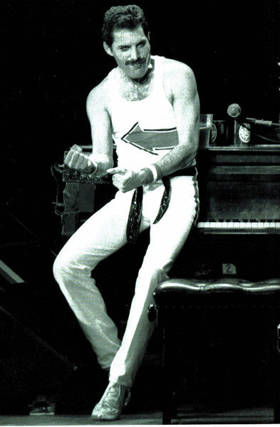queen-on-fire-(live-at-the-bowl)