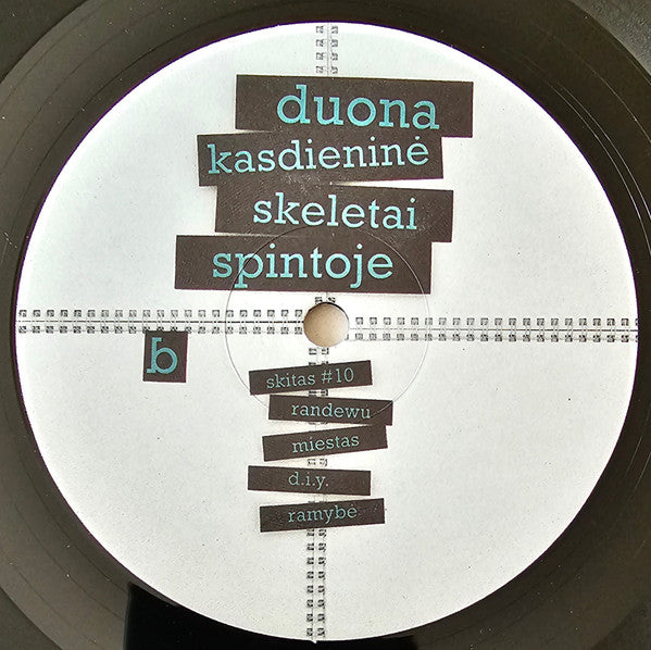 duona-kasdieninė/skeletai-spintoje