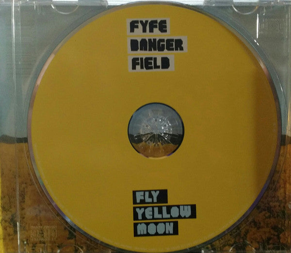 fly-yellow-moon