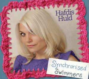 synchronised-swimmers