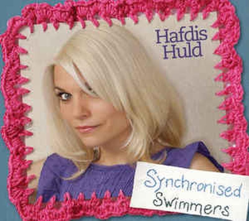 synchronised-swimmers