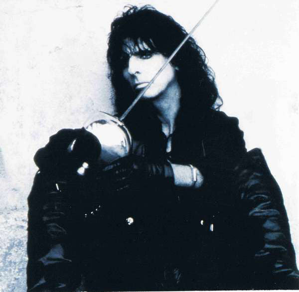 spark-in-the-dark:-the-best-of-alice-cooper