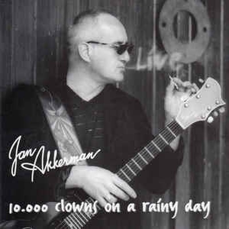 10.000-clowns-on-a-rainy-day