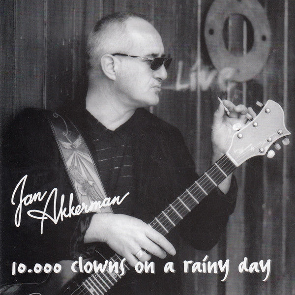10.000-clowns-on-a-rainy-day